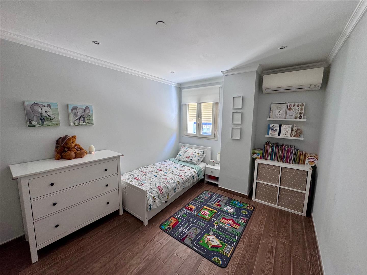  Image of Apartment - 3 Bedrooms - 1 Bathrooms for Sale in Beach View Terraces-Gibraltar, Image 7